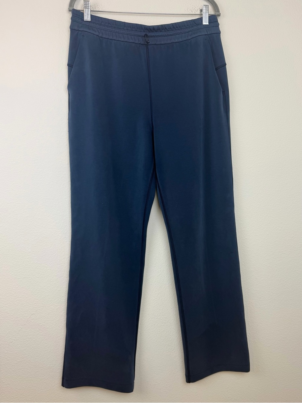 Lululemon Softstreme High-Rise Pant
True Navy Size 10 - Picture 5 of 14